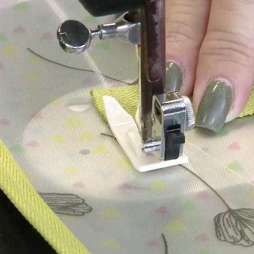 Bolsa e nécessaire com material sintético ()