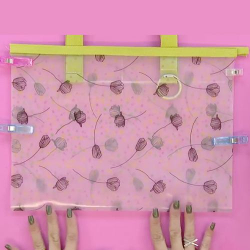 Bolsa e nécessaire com material sintético ()
