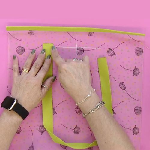 Bolsa e nécessaire com material sintético ()
