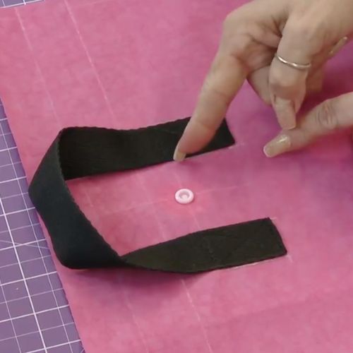 Mochila versátil com náilon amassado ()