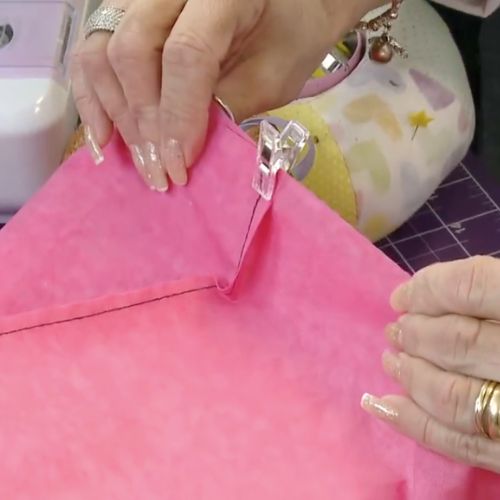 Mochila versátil com náilon amassado ()