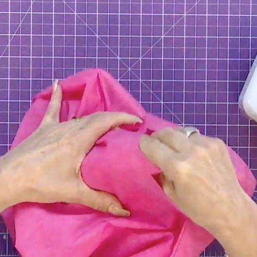 Mochila versátil com náilon amassado ()