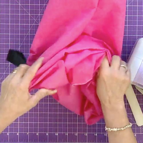 Mochila versátil com náilon amassado ()