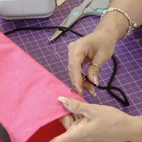 Mochila versátil com náilon amassado ()