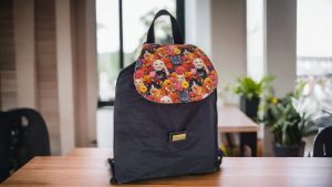 Mochila versátil com náilon amassado
